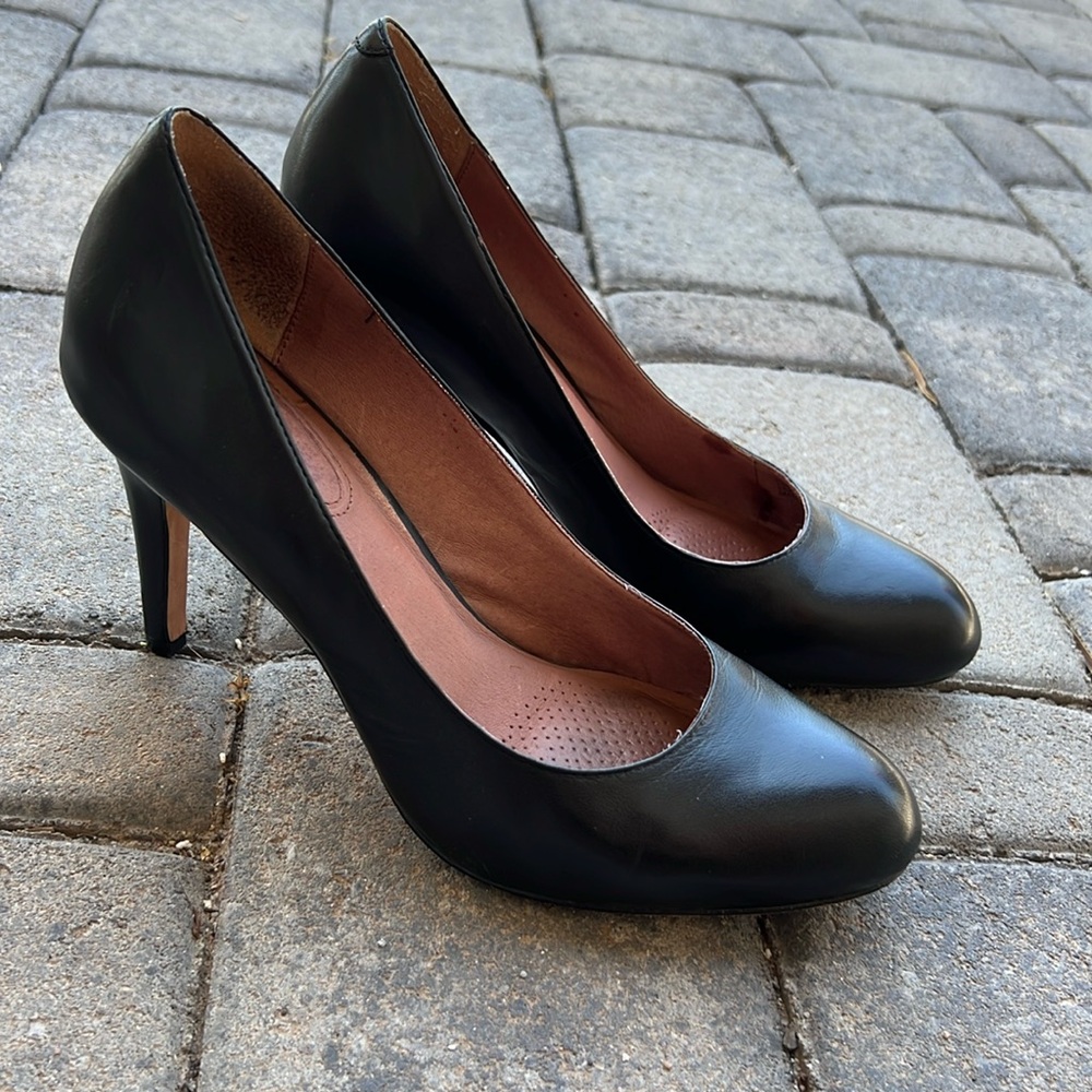 Black leather corso como heels 9